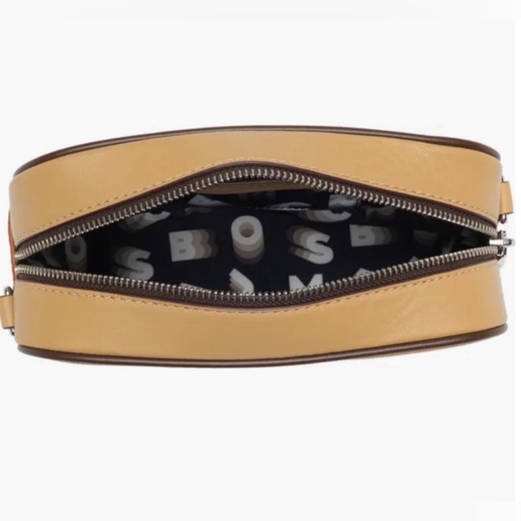 MARC JACOBS 🆕 Flash Leather Camera Crossbody Bag. Love the crossbody strap 💕! - Picture 5 of 5